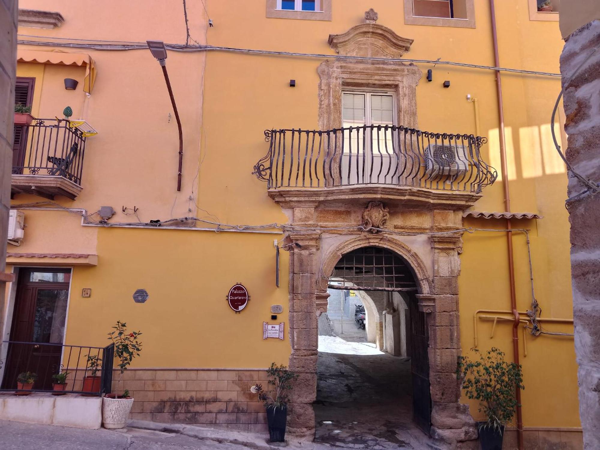 La Finestra Sul Cortile B&B Sciacca Kültér fotó